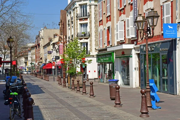 Poissy, Franciaország-április 11 2019: a festői szépségű város — Stock Fotó