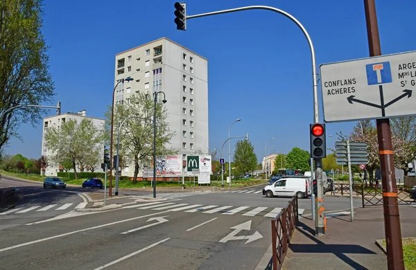 Poissy, França - 11 de abril de 2019: a pitoresca cidade — Fotografia de Stock