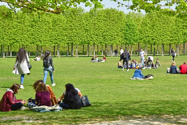 Saint-Germain-en-Laye; Frankrijk-april 18 2019: kasteelpark — Stockfoto