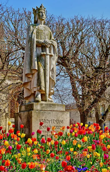 Poissy; France - april 11 2019 :  Saint Louis statue — Stock Photo, Image