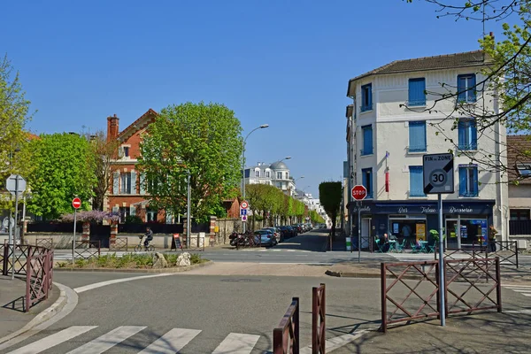 Poissy, Frankrijk-april 11 2019: de pittoreske stad — Stockfoto