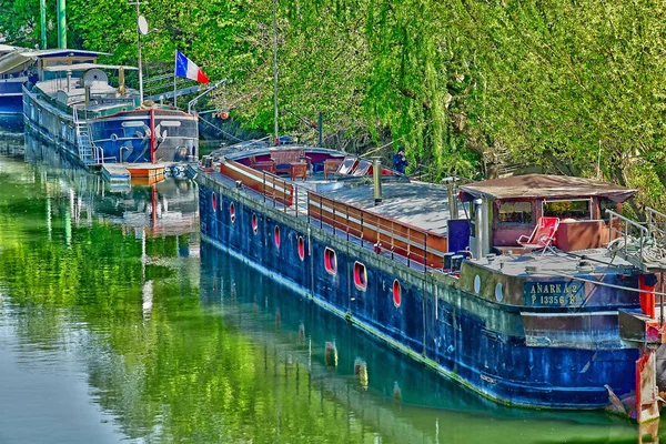 Poissy; France - april 11 2019 : the seine river — Stock Photo, Image