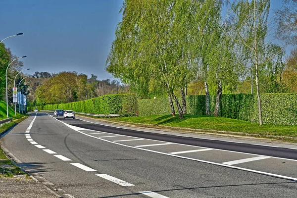 Poissy; france - 11. April 2019: Straße in der Nähe des Meissonier-Parks — Stockfoto