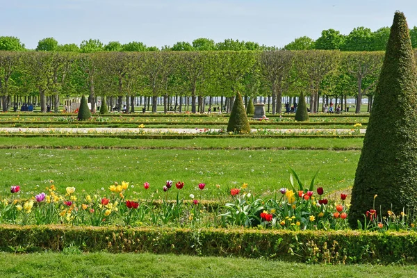 Saint-Germain-en-Laye; Frankrijk-april 18 2019: kasteelpark — Stockfoto