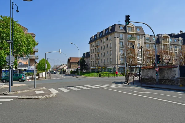 Poissy, França - 11 de abril de 2019: a pitoresca cidade — Fotografia de Stock