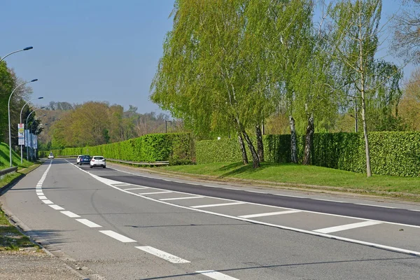 Poissy; france - 11. April 2019: Straße in der Nähe des Meissonier-Parks — Stockfoto