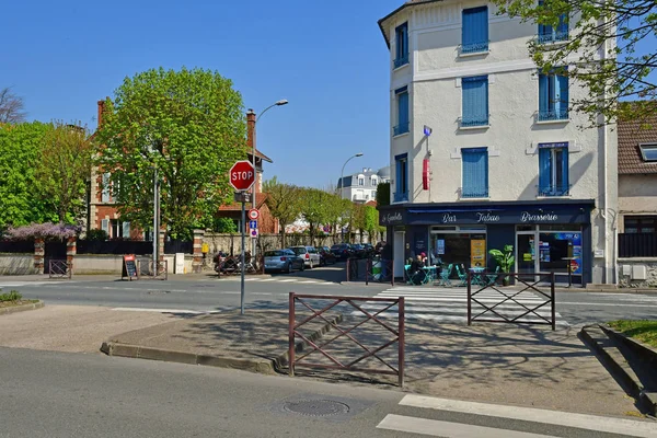 Poissy, França - 11 de abril de 2019: a pitoresca cidade — Fotografia de Stock