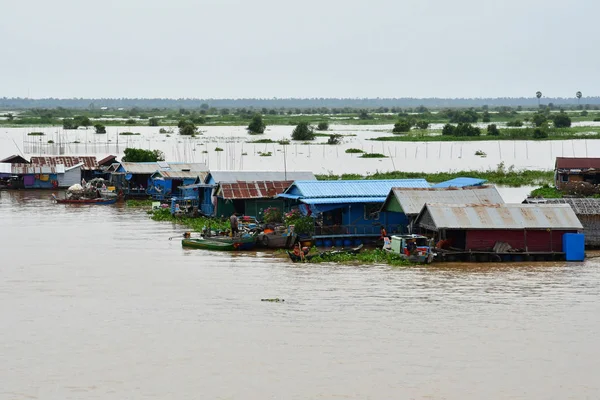 Kampong Chhnang; Reino de Camboya - 22 de agosto de 2018: flotante — Foto de Stock