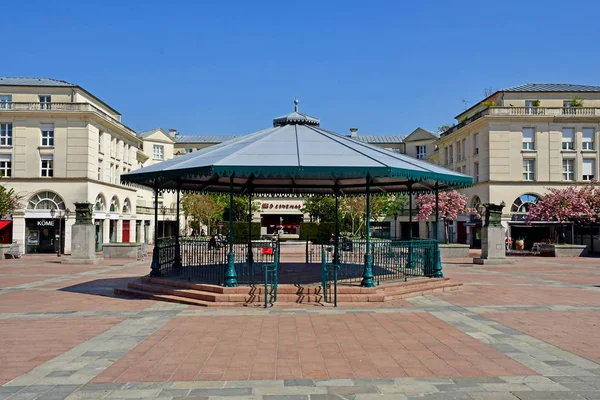 Poissy, Francia - 11 aprile 2019: la pittoresca città — Foto Stock