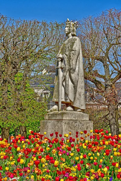 Poissy; France - april 11 2019 :  Saint Louis statue — Stock Photo, Image