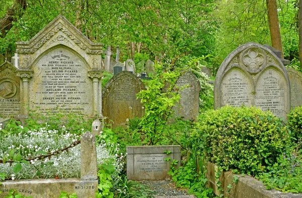 Londres, Inglaterra - 6 de maio de 2019: Cemitério Highgate — Fotografia de Stock