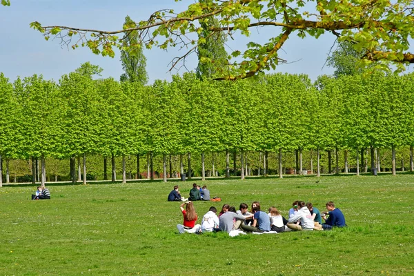 Saint Germain en Laye; França - 18 de abril de 2019: parque do castelo — Fotografia de Stock