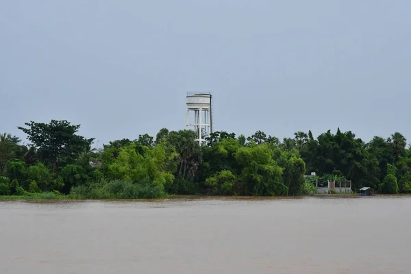 A Kambodzsai Királyság - augusztus 19-2018: a Mekong folyóparti közelében — Stock Fotó