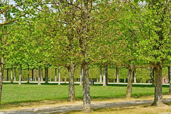 Saint Germain en Laye; Francia - 18 de abril de 2019: parque del castillo — Foto de Stock