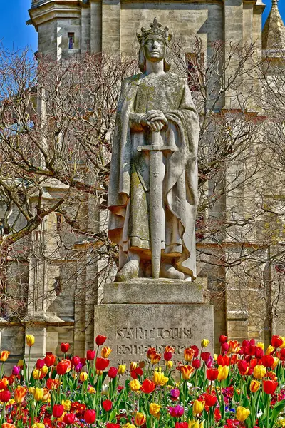 Poissy; France - april 11 2019 :  Saint Louis statue — Stock Photo, Image