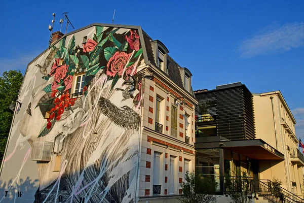 Verneuil sur Seine; Francia - mayo 2419: el ayuntamiento — Foto de Stock