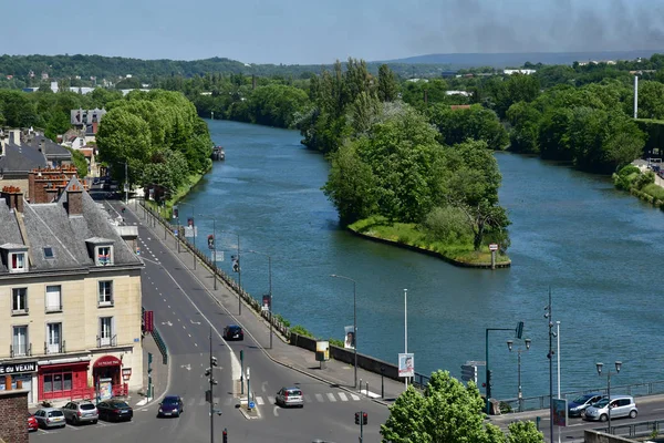 Pontoise, Franciaország-június 2 2019: történelmi város — Stock Fotó