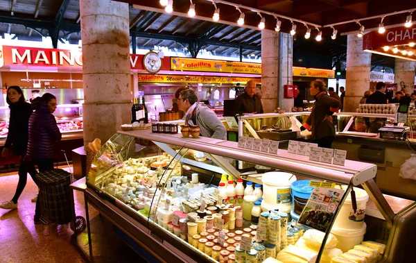 Poissy; França - 7 de abril de 2019: mercado — Fotografia de Stock
