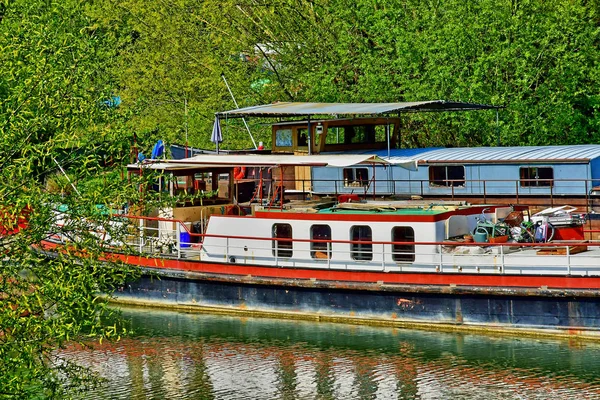 Poissy; Francia - 11 aprile 2019: la sciabica — Foto Stock