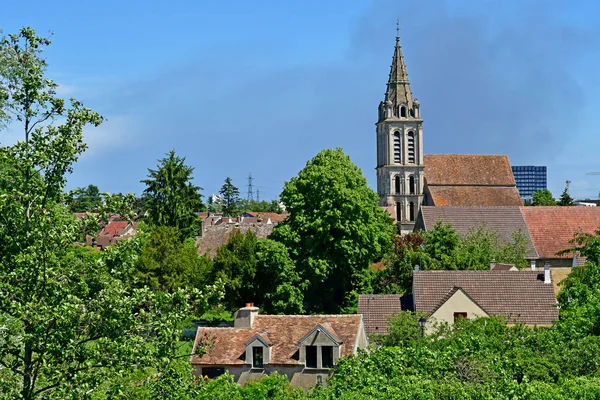 Cergy; Francia - 2 de junio de 2019: Cergy village — Foto de Stock