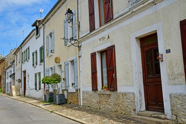 Vigny, Francia - 24 de mayo de 2019: centro del pueblo —  Fotos de Stock