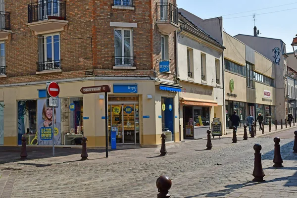 Poissy, Francie – duben 11 2019: malebné město — Stock fotografie