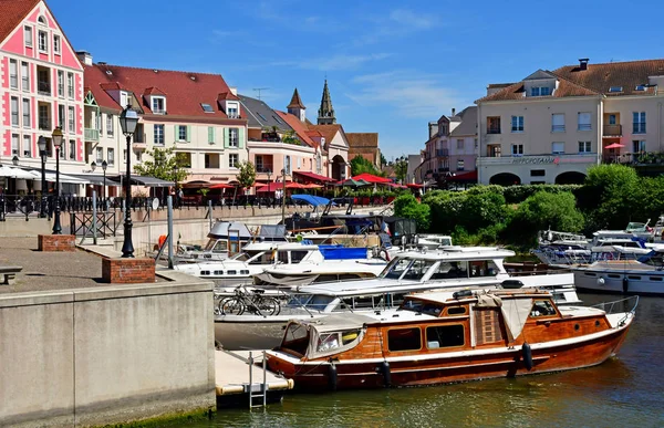 Cergy; Francja - czerwiec 2 2019: Port Cergy — Zdjęcie stockowe