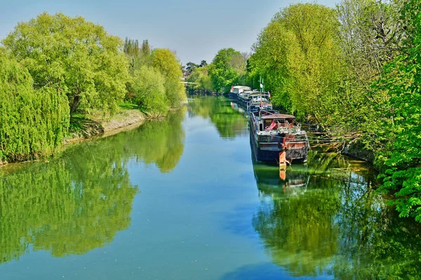 Poissy; France - april 11 2019 : the seine river — Stock Photo, Image