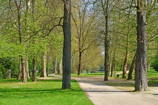 Poissy; Francia - 11 de abril de 2019: el parque Meissonier — Foto de Stock