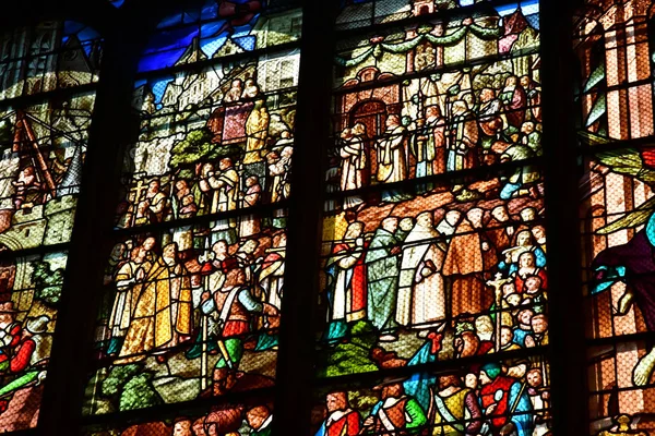 Pontoise, França - 2 de junho de 2019: Catedral de Saint Maclou — Fotografia de Stock