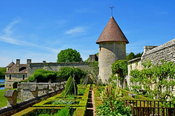 Villarceaux, Francja-maj 15 2019: historyczny zamek — Zdjęcie stockowe