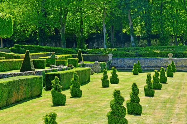 Villarceaux, Frankrijk-mei 15 2019: historisch kasteel — Stockfoto