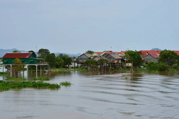 Kampong Chhnang; Reino de Camboya - 22 de agosto de 2018: flotante — Foto de Stock