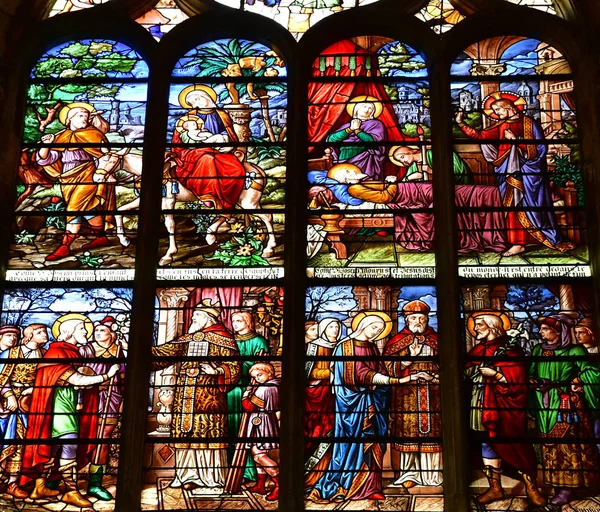 Pontoise, França - 2 de junho de 2019: Catedral de Saint Maclou — Fotografia de Stock