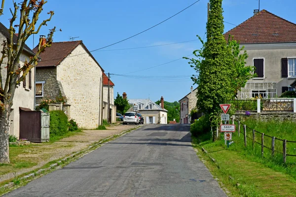 Sagy, Francia - 24 de mayo de 2019: centro del pueblo —  Fotos de Stock