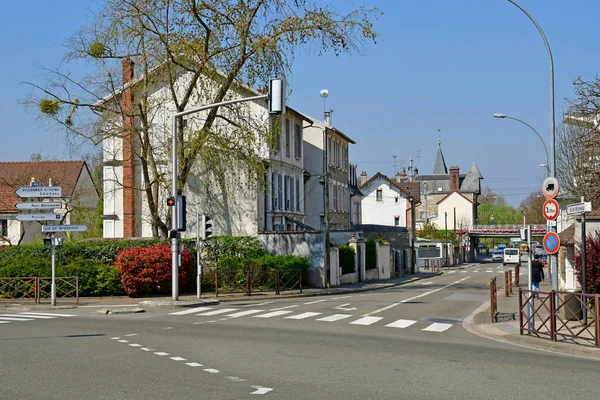 Poissy, França - 11 de abril de 2019: a pitoresca cidade — Fotografia de Stock