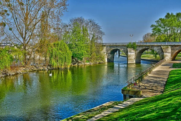 Poissy; França - 11 de abril de 2019: rio Sena — Fotografia de Stock