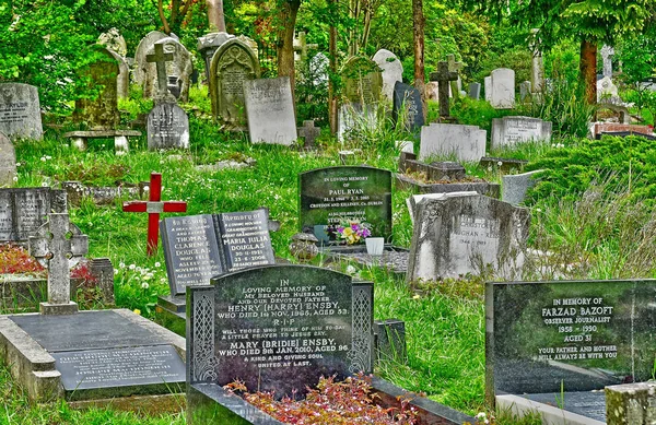 Londres, Inglaterra - 6 de mayo de 2019: Cementerio de Highgate — Foto de Stock