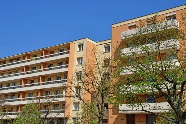 Poissy, Frankrike-april 11 2019: den pittoreska staden — Stockfoto