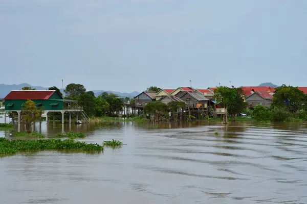 Kampong Chhnang; Reino de Camboya - 22 de agosto de 2018: flotante — Foto de Stock