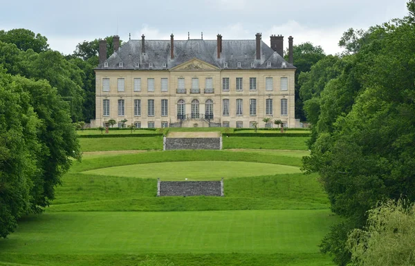 Villarceaux, Franciaország-június 9 2019: történelmi kastély — Stock Fotó