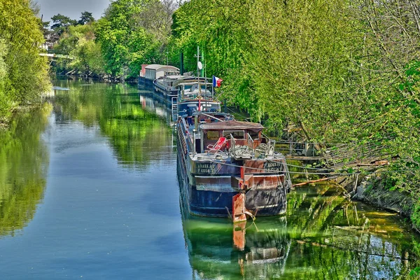 Poissy; France - april 11 2019 : the seine river — Stock Photo, Image