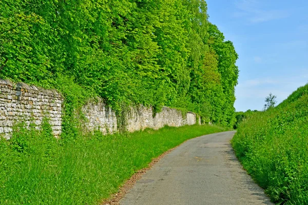 Condecourt, Fransa-Mayıs 24 2019: yol — Stok fotoğraf