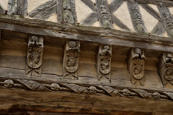 Chateaudun; França - 30 de junho de 2019: o centro da cidade velha — Fotografia de Stock