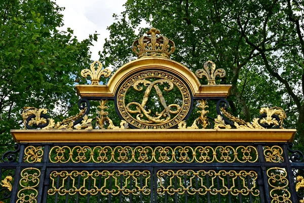 Versalles; Francia - 16 de junio de 2019: La grille du roi — Foto de Stock
