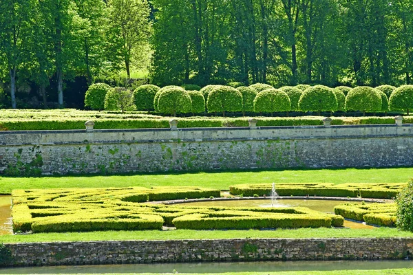 Villarceaux, Frankreich - 15. Mai 2019: historische Burg — Stockfoto