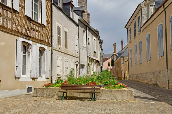 Chateaudun; Francie-červen 30 2019: staré městské centrum — Stock fotografie