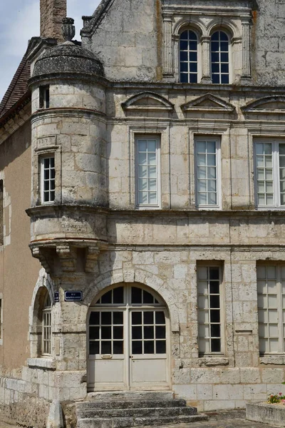 Chateaudun; Francia - 30 de junio de 2019: el casco antiguo de la ciudad —  Fotos de Stock
