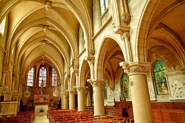 Vigny, Francia - 24 de mayo de 2019: la iglesia de Saint Medard — Foto de Stock