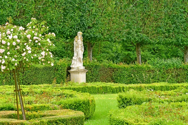 Villarceaux, France - june 9 2019 : historical castle — Stock Photo, Image